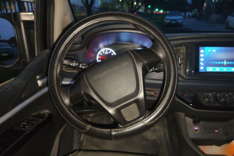 Used FORTHING Lingzhi 2023 M5 1.6L Comfort Edition 7-Seater Steering Wheel