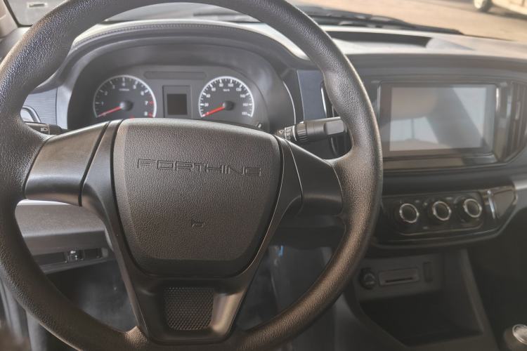 Used FORTHING Lingzhi 2023 M5L 1.6L Base Model 7 Seats Steering Wheel