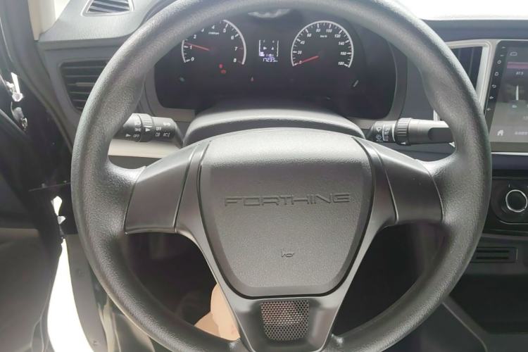 Used FORTHING Lingzhi 2023 M5 1.6L Practical Model 5 Seats Steering Wheel