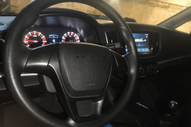 Used FORTHING Lingzhi 2023 M5L 1.6L Comfort 9-Seater Steering Wheel