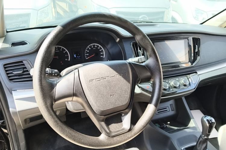 Used FORTHING Lingzhi 2023 M5L 1.6L Base Model 7 Seats Steering Wheel