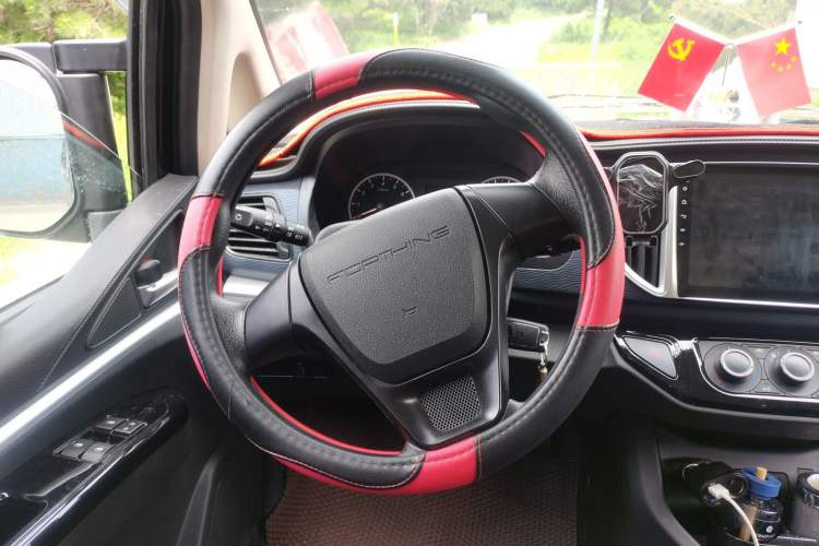 Used FORTHING Lingzhi 2023 M5L 1.6L Base Model 5 Seats Steering Wheel