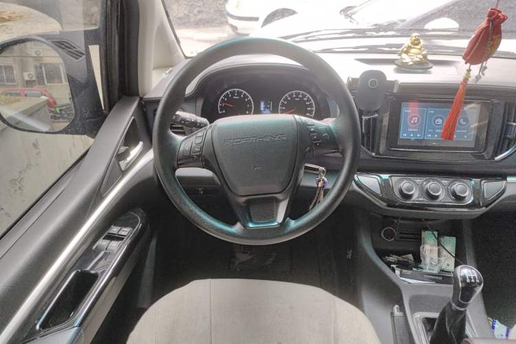 Used FORTHING Lingzhi 2023 M5L 1.6L Base Model 7 Seats Steering Wheel
