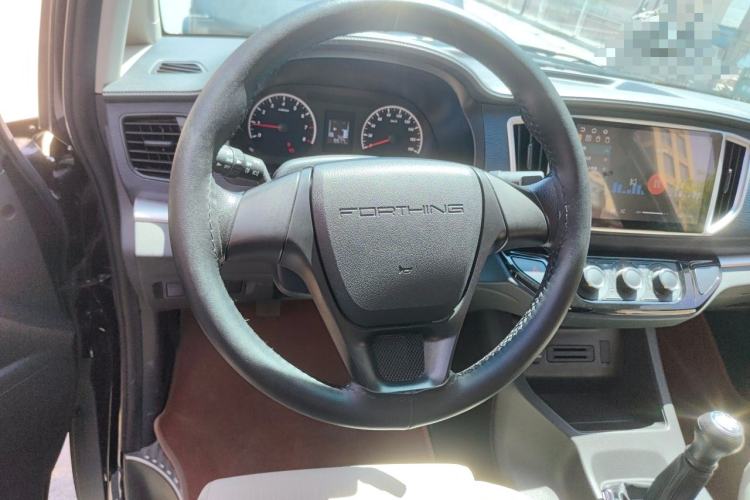 Used FORTHING Lingzhi 2023 M5 1.6L Practical Model 5 Seats Steering Wheel