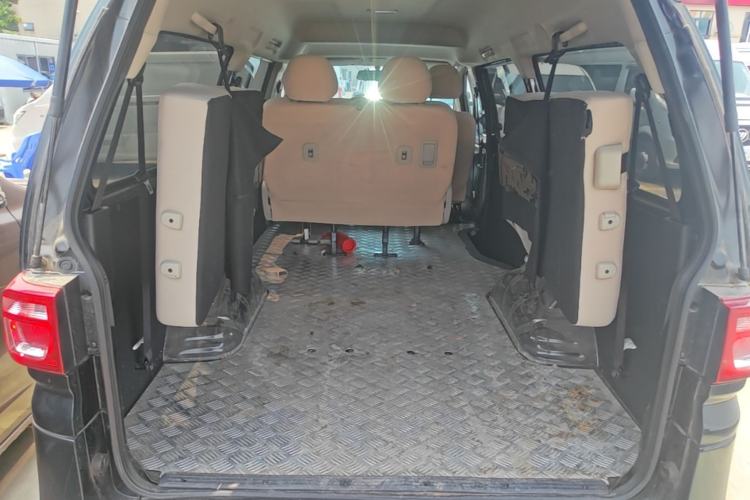 Used FORTHING Lingzhi 2023 M5L 1.6L Base Model 7 Seats Trunk