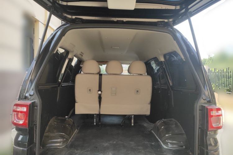 Used FORTHING Lingzhi 2023 M5 1.6L Practical Model 5 Seats Trunk