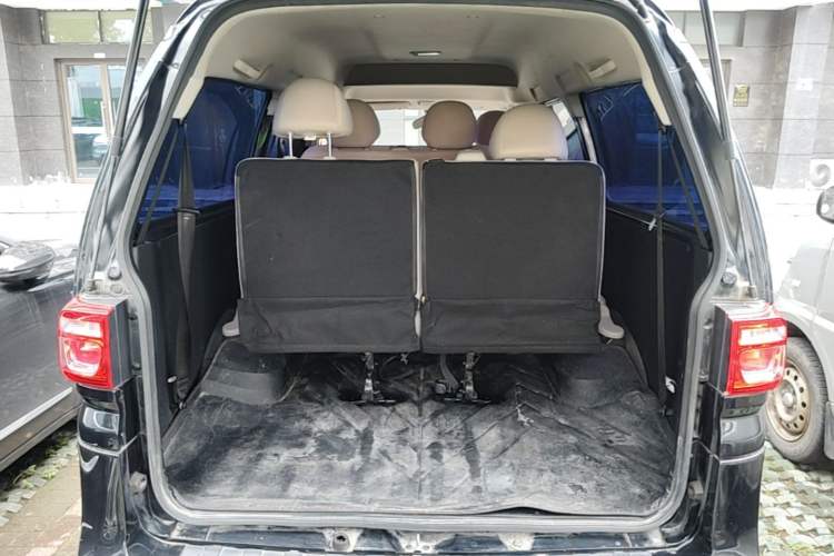 Used FORTHING Lingzhi 2023 M5L 1.6L Base Model 7 Seats Trunk