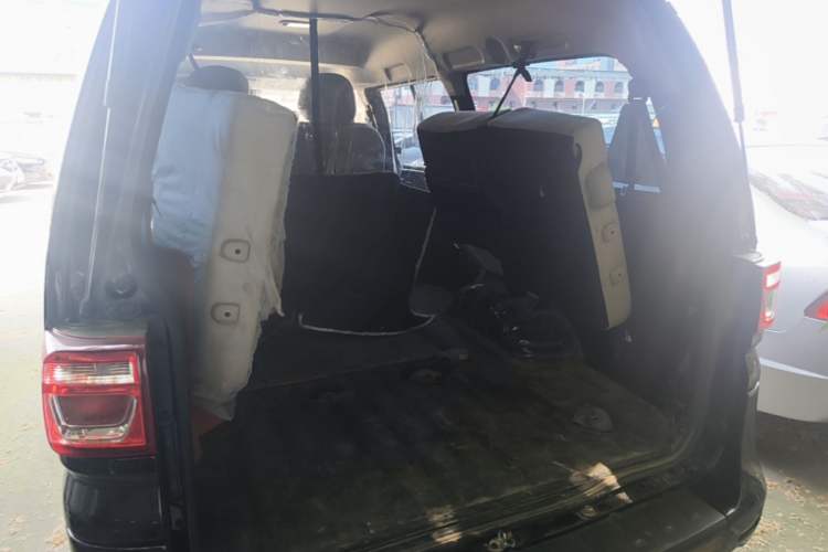 Used FORTHING Lingzhi 2023 M5L 1.6L Base Model 7 Seats Trunk