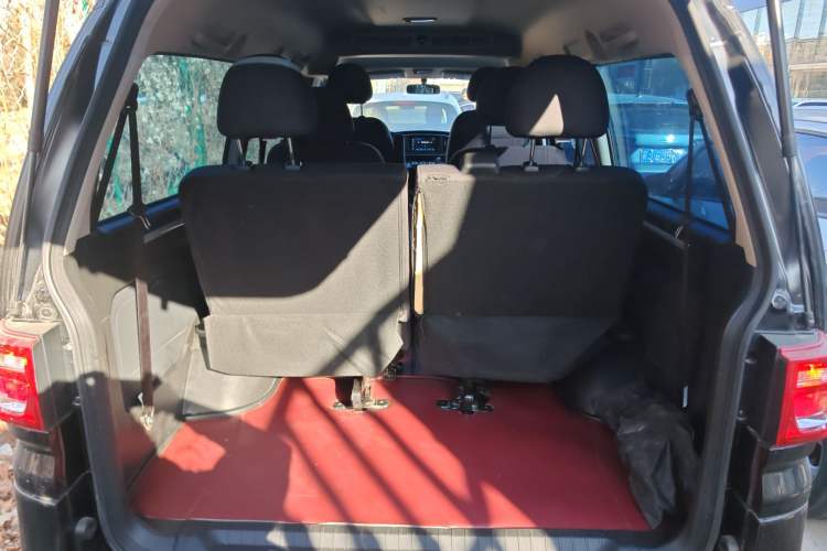 Used FORTHING Lingzhi 2023 M5L 1.6L Comfort Edition 7-Seater Trunk