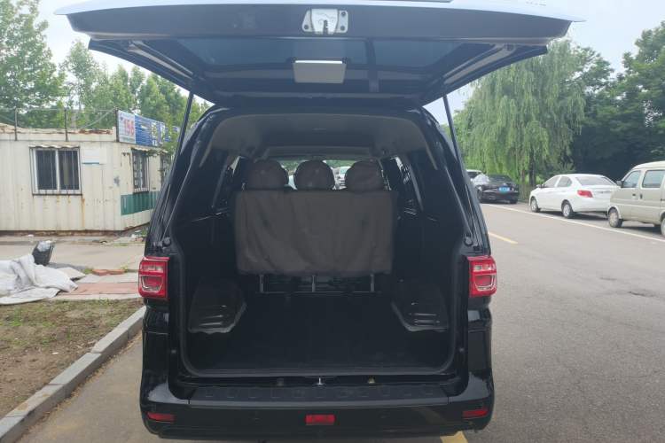 Used FORTHING Lingzhi 2023 M5L 1.6L Base Model 5 Seats Trunk