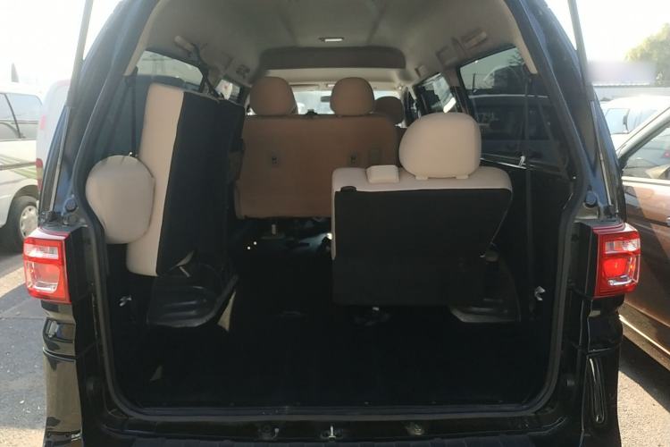 Used FORTHING Lingzhi 2023 M5L 1.6L Base Model 7 Seats Trunk