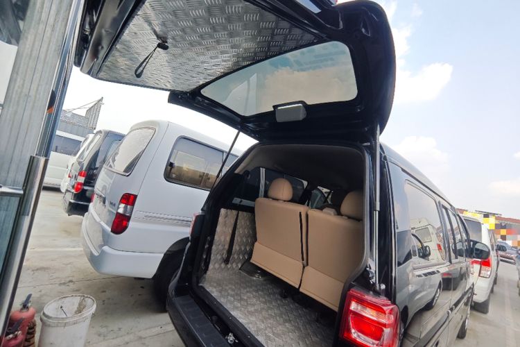Used FORTHING Lingzhi 2023 M5L 1.6L Base Model 7 Seats Trunk