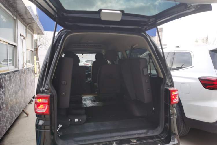 Used FORTHING Lingzhi 2023 M5L 1.6L Comfort Edition 7-Seater Trunk