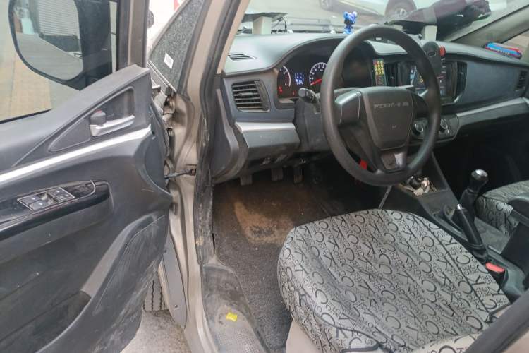 Used FORTHING Lingzhi 2023 M5L 1.6L Base Model 7 Seats Driver Seat