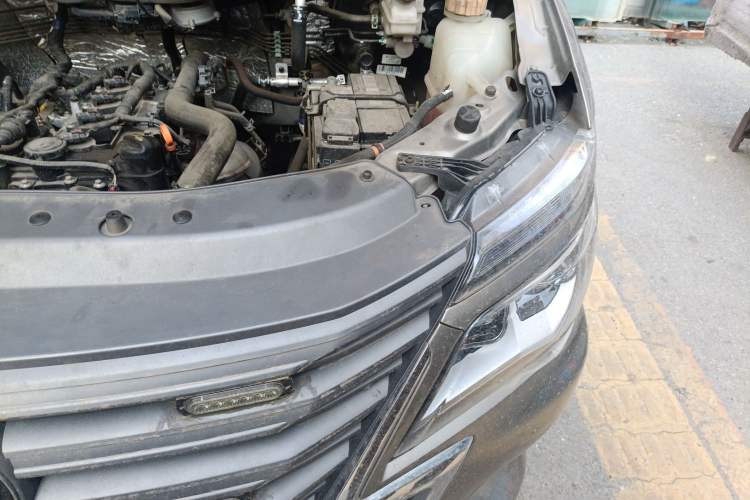 Used FORTHING Lingzhi 2023 M5L 1.6L Base Model 7 Seats Engine Bay Left