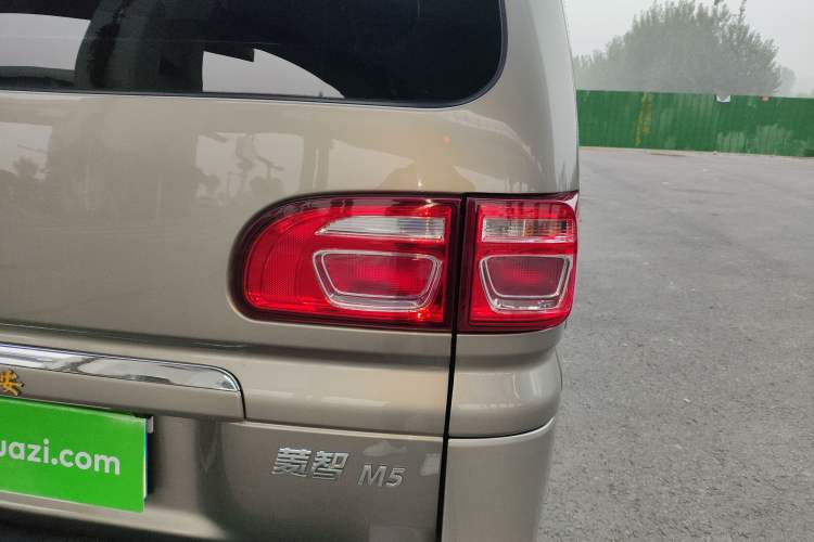 Used FORTHING Lingzhi 2023 M5L 1.6L Base Model 7 Seats Exterior 2