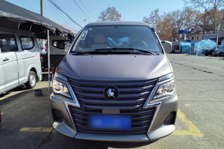 Used FORTHING Lingzhi 2023 M5L 1.6L Base Model 7 Seats Front