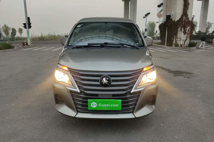 Used FORTHING Lingzhi 2023 M5L 1.6L Base Model 7 Seats Front