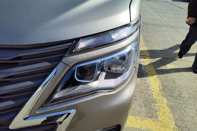 Used FORTHING Lingzhi 2023 M5L 1.6L Base Model 7 Seats Left Front Headlight