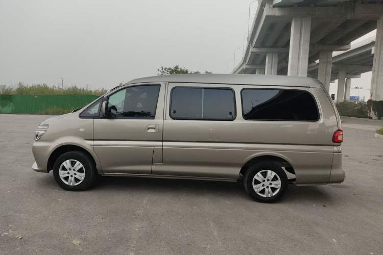 Used FORTHING Lingzhi 2023 M5L 1.6L Base Model 7 Seats Left Side