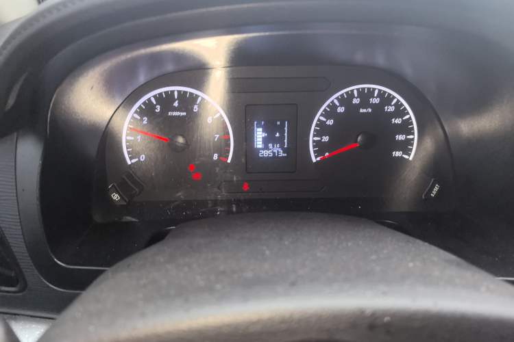 Used FORTHING Lingzhi 2023 M5L 1.6L Base Model 7 Seats Odometer Close Up