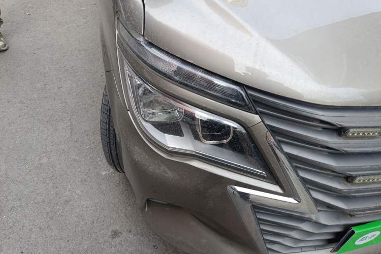 Used FORTHING Lingzhi 2023 M5L 1.6L Base Model 7 Seats Right Front Headlight