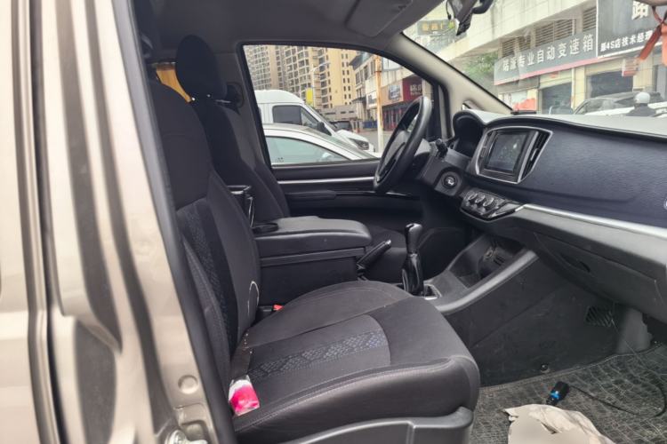 Used FORTHING Lingzhi 2023 M5L 1.6L Comfort Edition 7-Seater Right Front Seat