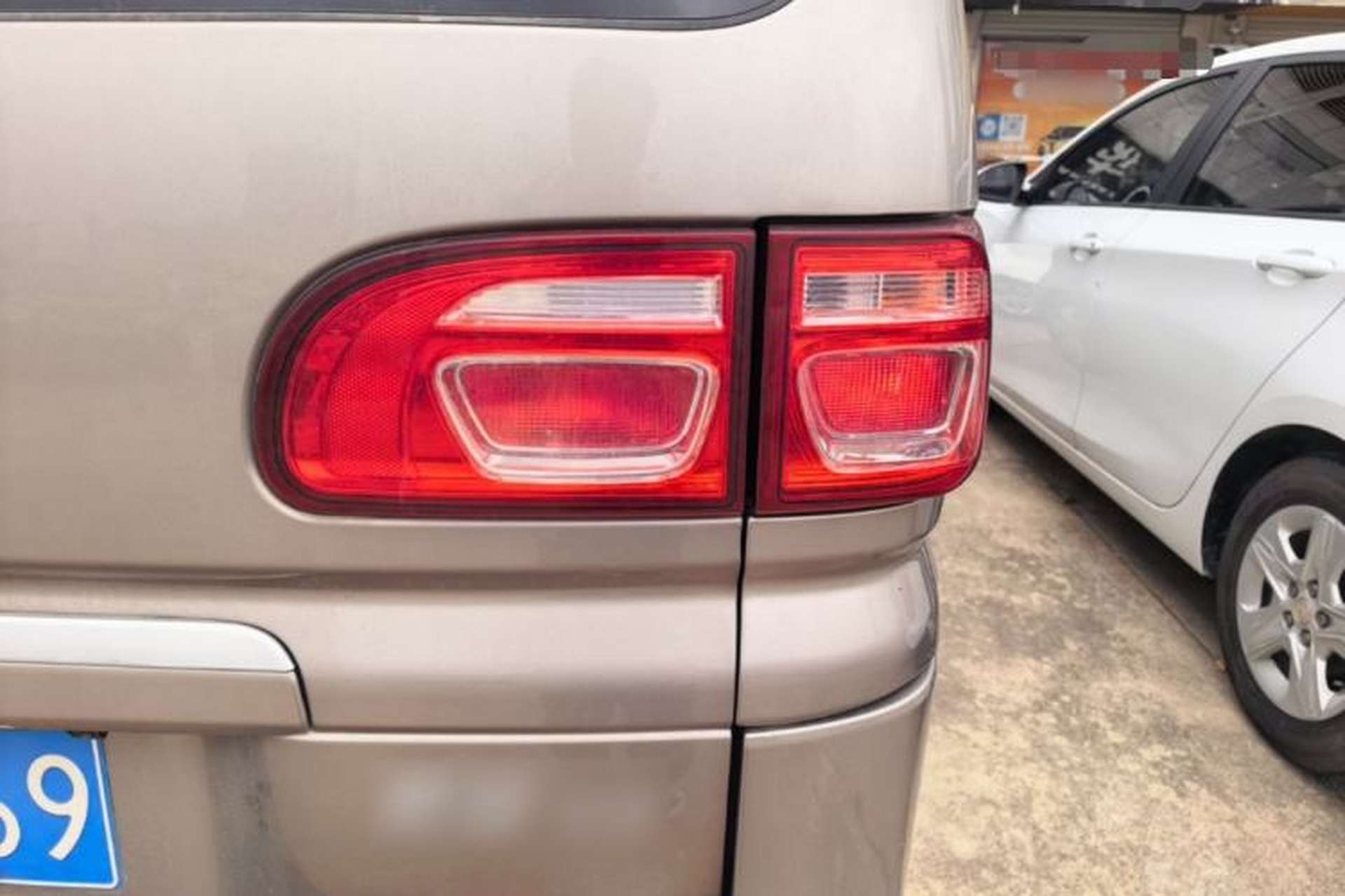 Used FORTHING Lingzhi 2023 M5L 1.6L Comfort Edition 7-Seater Right Rear Taillight