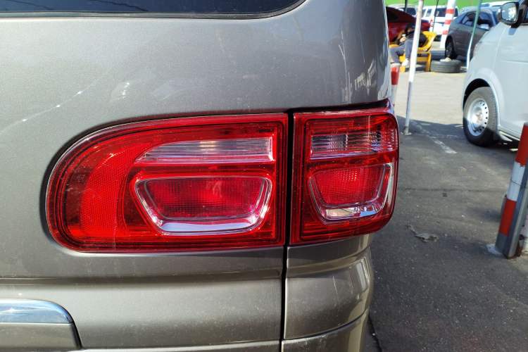 Used FORTHING Lingzhi 2023 M5L 1.6L Base Model 7 Seats Right Rear Taillight