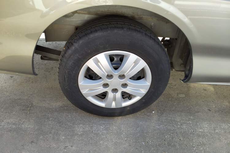 Used FORTHING Lingzhi 2023 M5L 1.6L Base Model 7 Seats Right Rear Wheel Hub