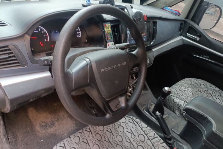 Used FORTHING Lingzhi 2023 M5L 1.6L Base Model 7 Seats Steering Wheel