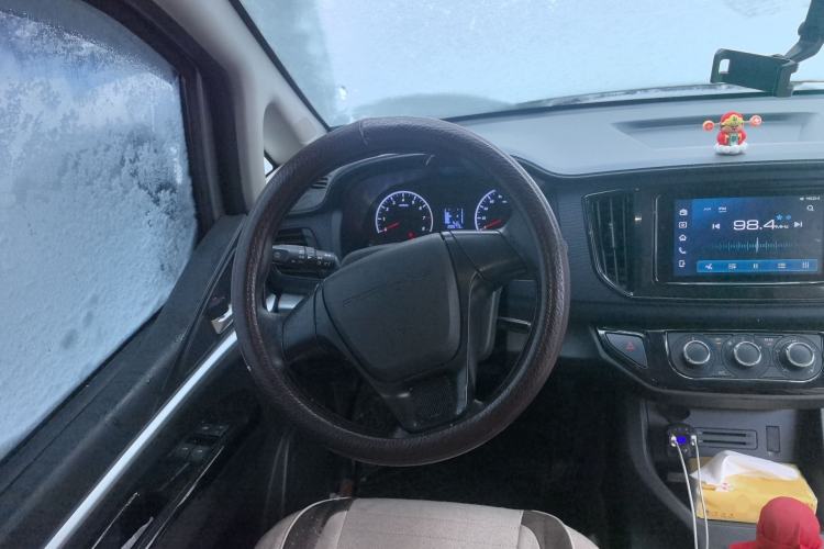 Used FORTHING Lingzhi 2023 M5L 1.6L Base Model 7 Seats Steering Wheel