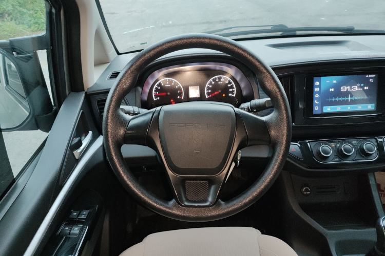 Used FORTHING Lingzhi 2023 M5L 1.6L Base Model 7 Seats Steering Wheel