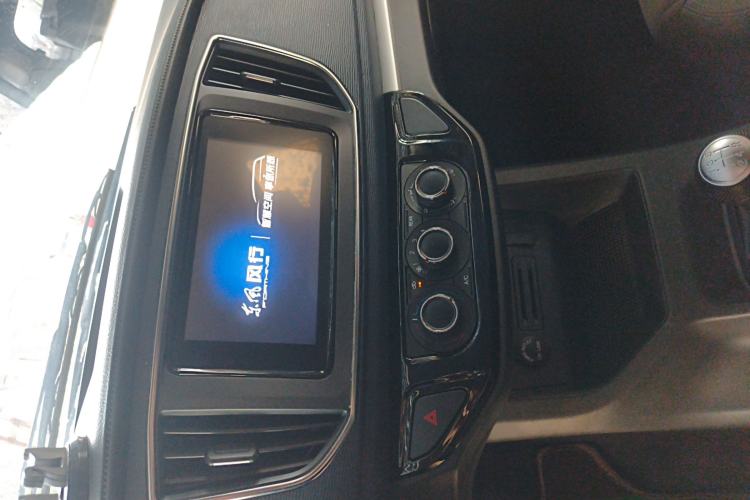 Used FORTHING Lingzhi 2023 M5L 1.6L Comfort 9-Seater Audio And AC Panel