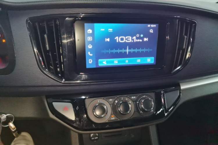 Used FORTHING Lingzhi 2023 M5L 1.6L Base Model 7 Seats Audio And AC Panel
