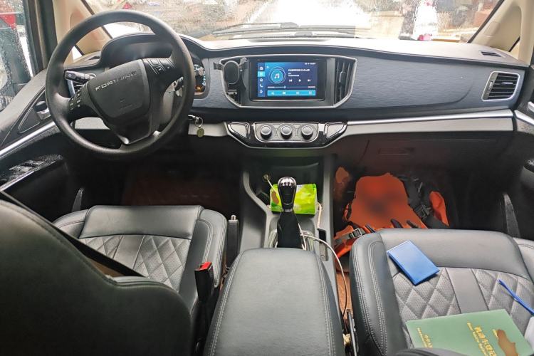 Used FORTHING Lingzhi 2023 M5L 1.6L Luxury 7-Seater Center Console