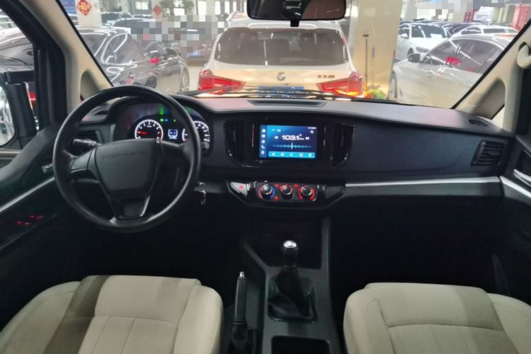 Used FORTHING Lingzhi 2023 M5L 1.6L Base Model 7 Seats Center Console