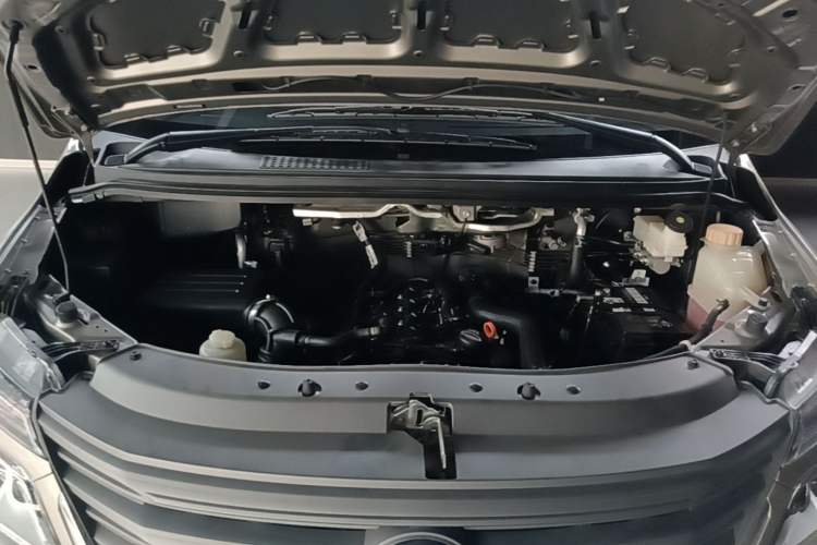 Used FORTHING Lingzhi 2023 M5L 1.6L Base Model 7 Seats Engine Bay
