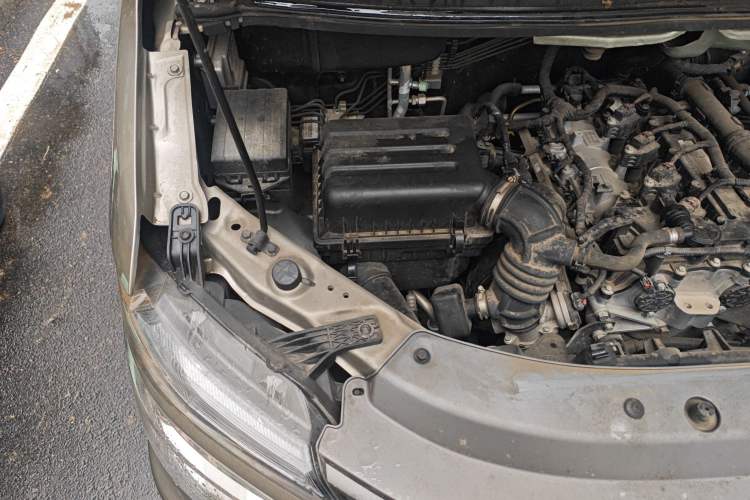 Used FORTHING Lingzhi 2023 M5L 1.6L Luxury 7-Seater Engine Bay Right