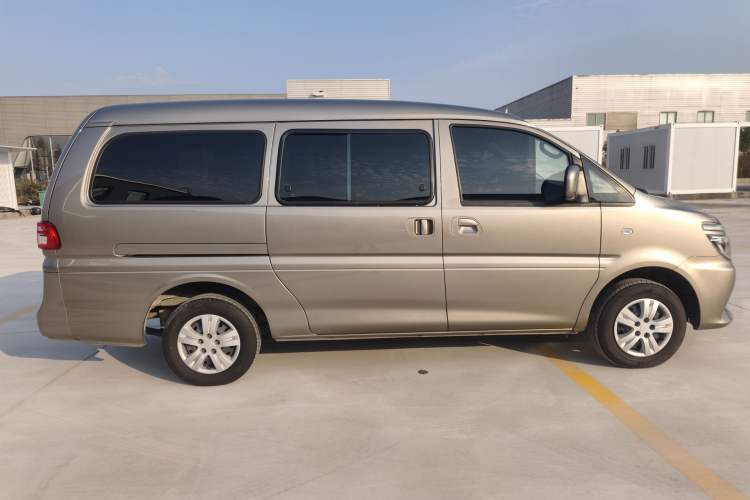 Used FORTHING Lingzhi 2023 M5L 1.6L Comfort 9-Seater Exterior 3