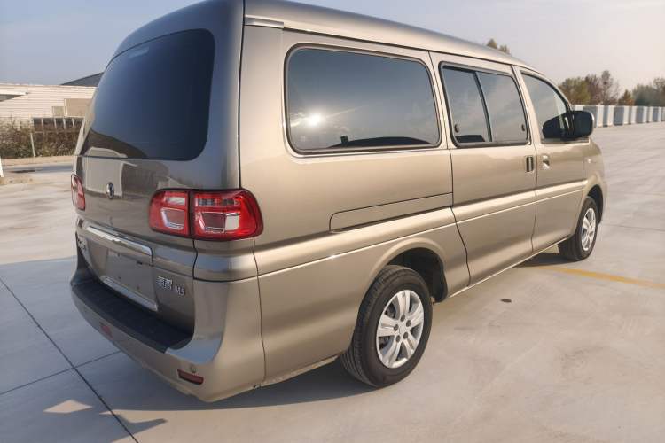 Used FORTHING Lingzhi 2023 M5L 1.6L Comfort 9-Seater Exterior 4