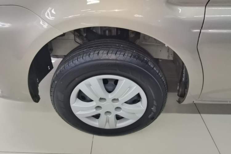 Used FORTHING Lingzhi 2023 M5L 1.6L Base Model 7 Seats Exterior 4