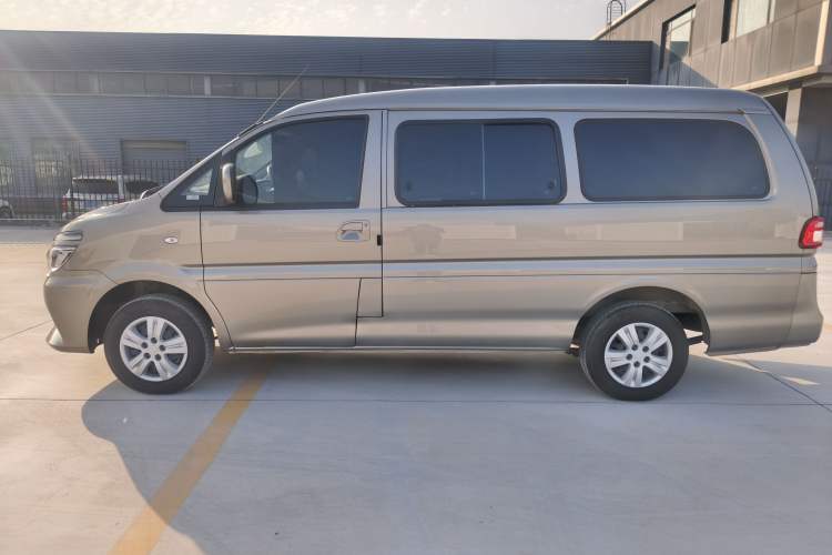 Used FORTHING Lingzhi 2023 M5L 1.6L Comfort 9-Seater Exterior 7