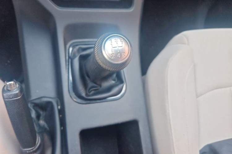 Used FORTHING Lingzhi 2023 M5 1.6L Practical Model 5 Seats Gear Lever