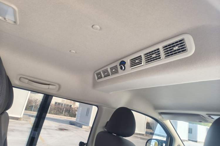 Used FORTHING Lingzhi 2023 M5L 1.6L Comfort 9-Seater Headliner