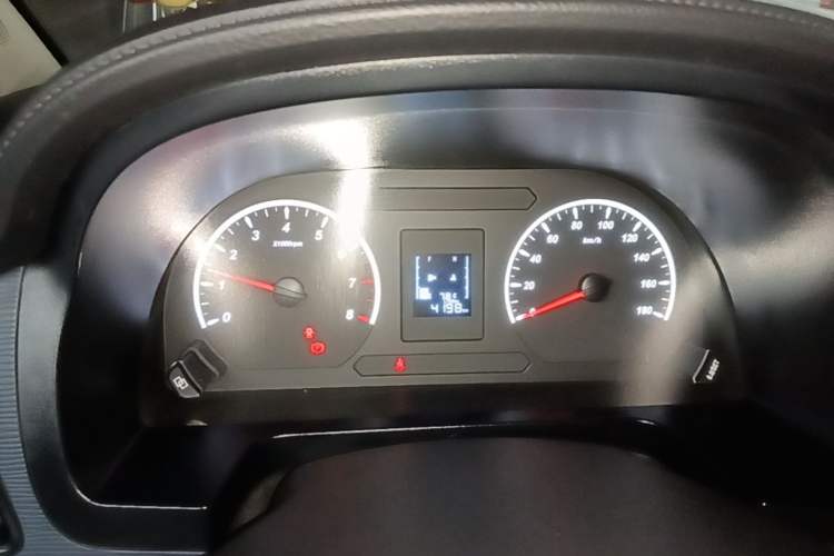 Used FORTHING Lingzhi 2023 M5L 1.6L Base Model 7 Seats Instrument Cluster