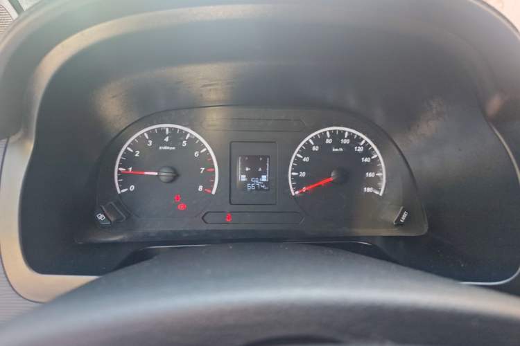 Used FORTHING Lingzhi 2023 M5 1.6L Practical Model 5 Seats Instrument Cluster