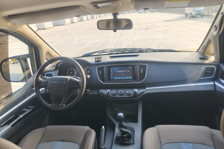 Used FORTHING Lingzhi 2023 M5L 1.6L Comfort 9-Seater Interior 4