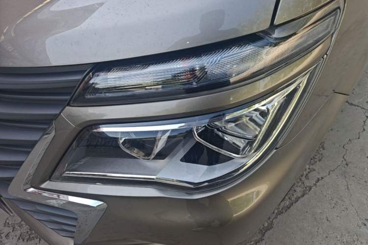 Used FORTHING Lingzhi 2023 M5 1.6L Practical Model 5 Seats Left Front Headlight