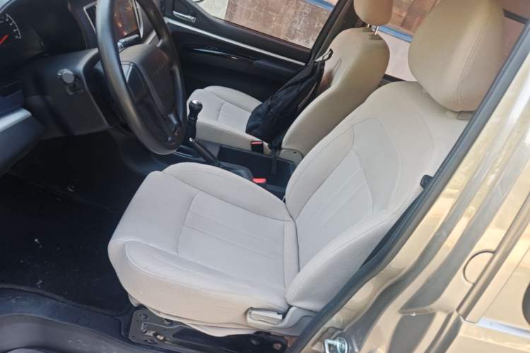 Used FORTHING Lingzhi 2023 M5 1.6L Practical Model 5 Seats Left Front Seat
